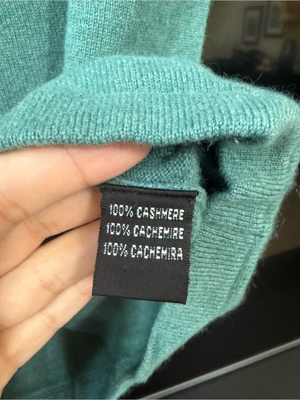 Eucalyptus Green Cashmere Sleeveless Turtleneck - Picture 4 of 5